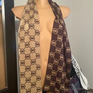 Michael Korea Scarf